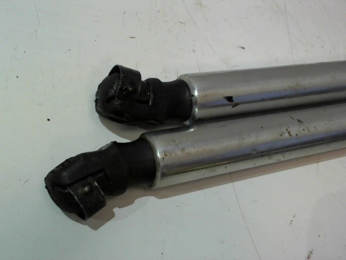 Verin de coffre VOLKSWAGEN GOLF 4 Diesel - 1