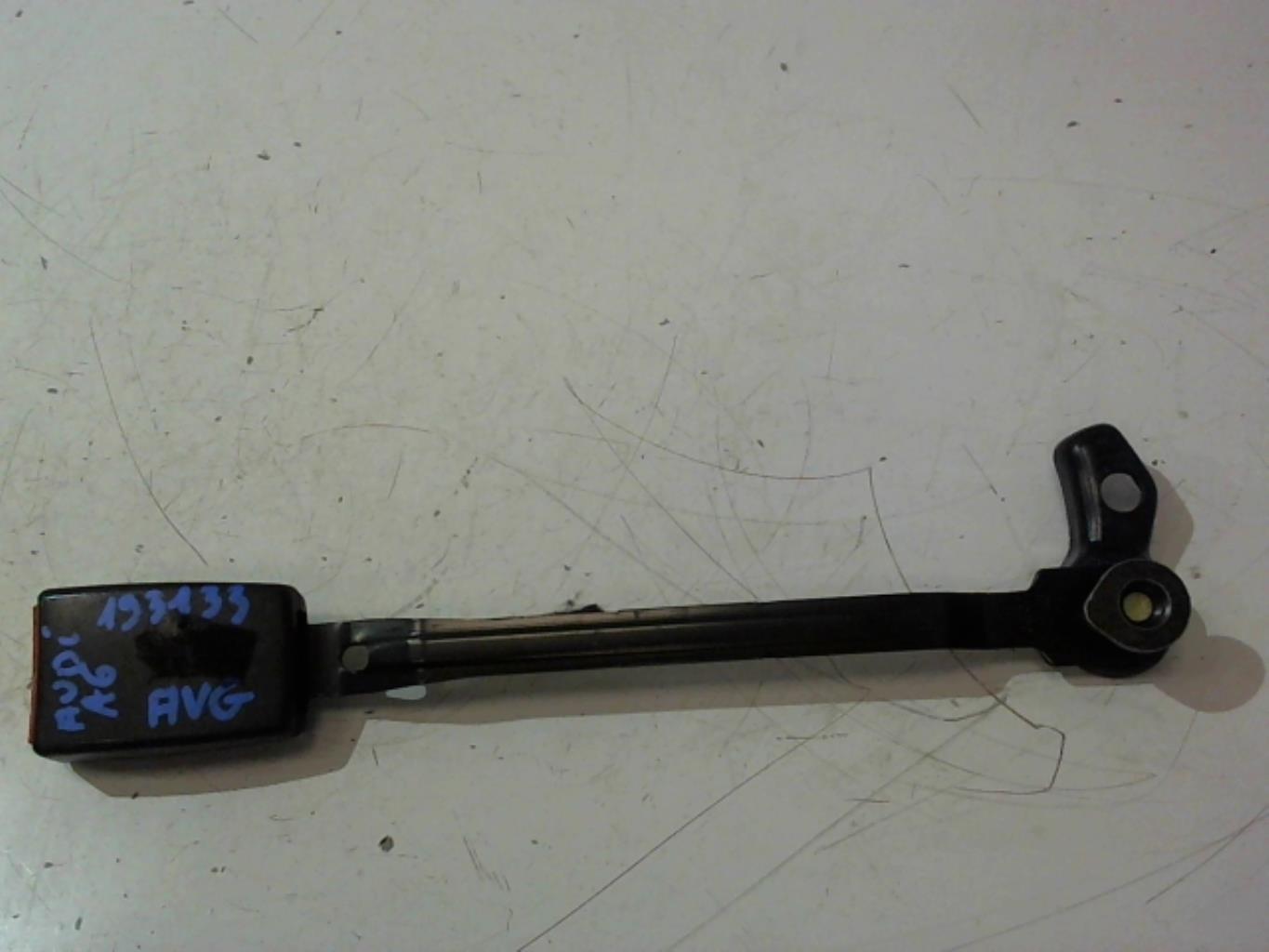 Attache ceinture avant gauche AUDI A6 2 AVANT PHASE 1 BREAK Essence - 1