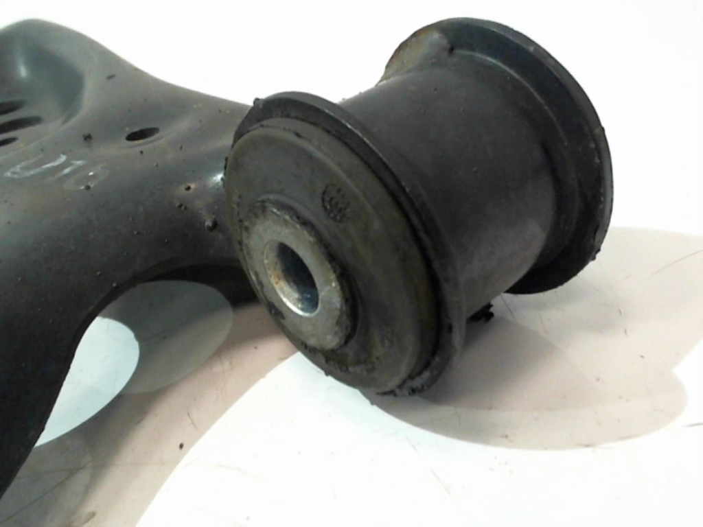 Triangle avant gauche VOLKSWAGEN PASSAT 6 BREAK Diesel - 1