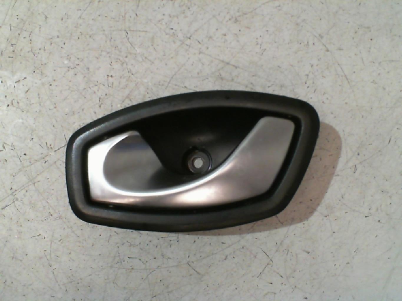 Poignee interieur avant gauche RENAULT CLIO 4 PHASE 1 Diesel - 1