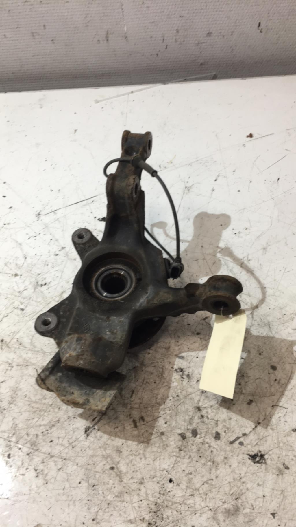 Fusee avant gauche RENAULT LAGUNA 3 PHASE 1 Diesel - 1