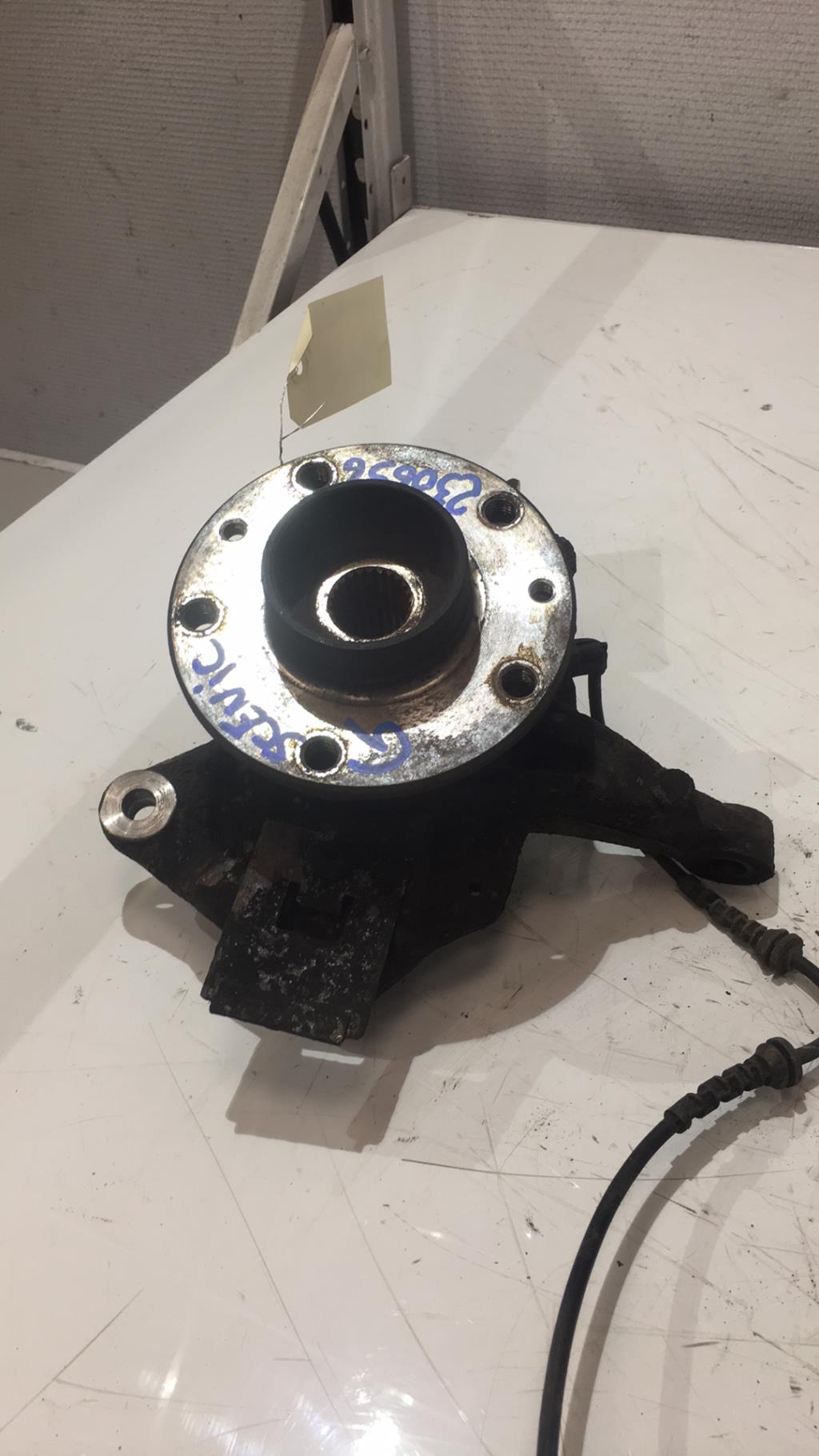 Fusee avant gauche RENAULT SCENIC 3 PHASE 1 Diesel - 1