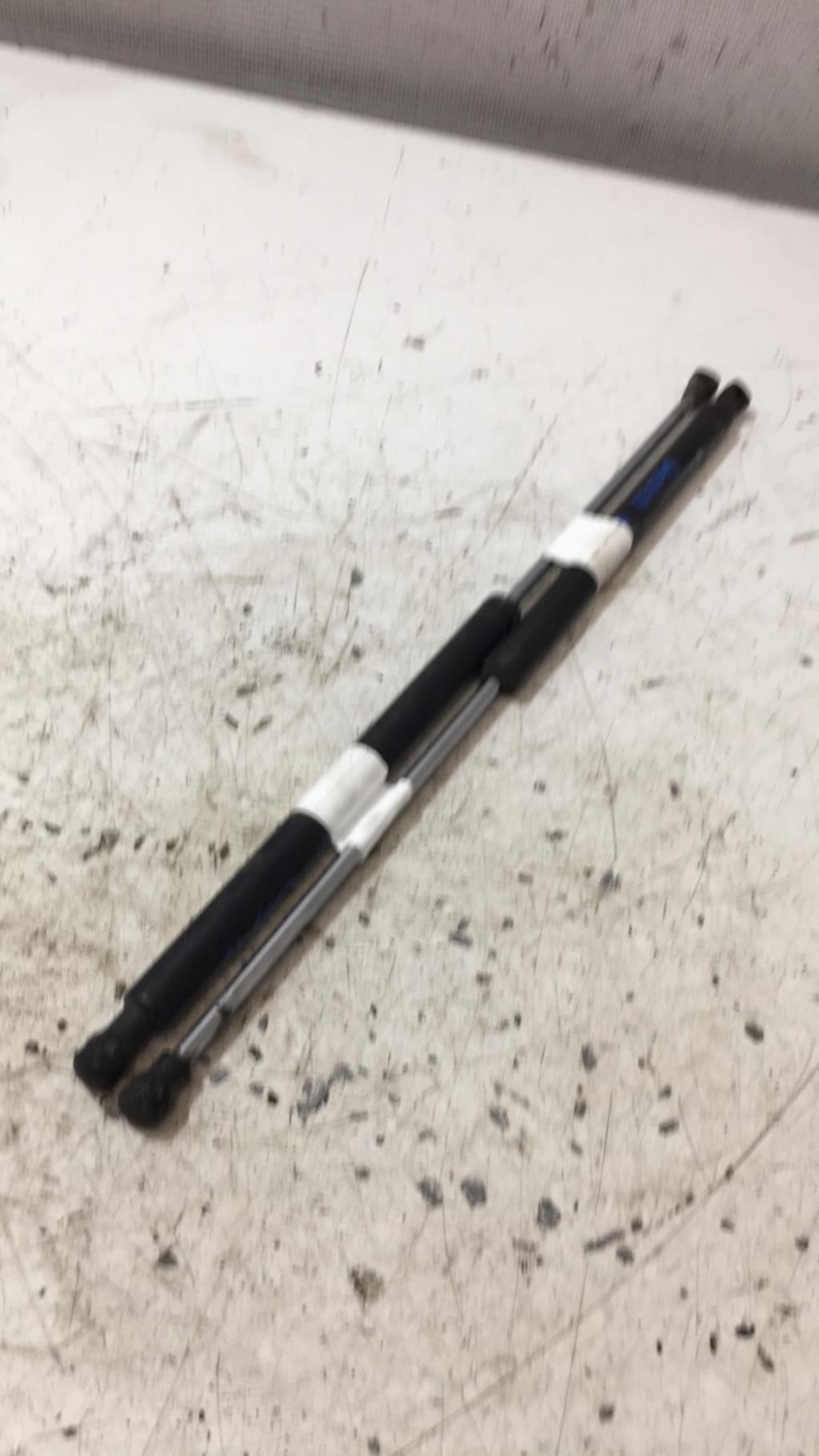 Verin de coffre RENAULT LAGUNA 2 PHASE 2 BREAK Essence - 1