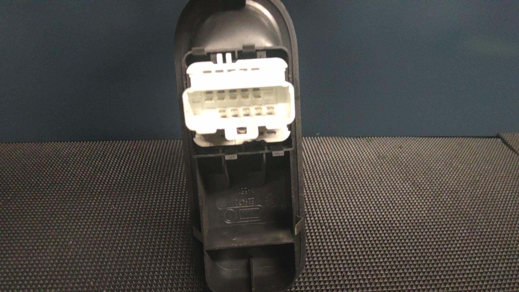 Interrupteur de leve vitre RENAULT CLIO 3 PHASE 1 Essence - 1