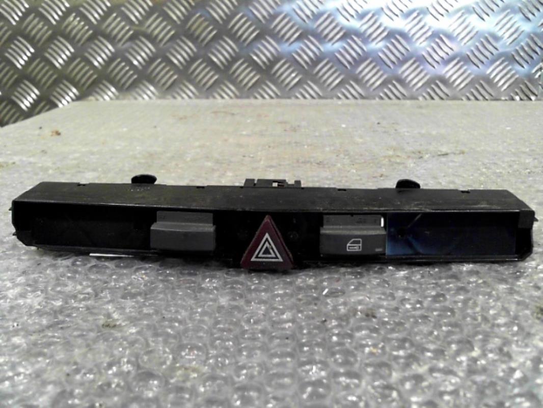 Bouton de warning OPEL ASTRA H PHASE 1 Diesel - 1