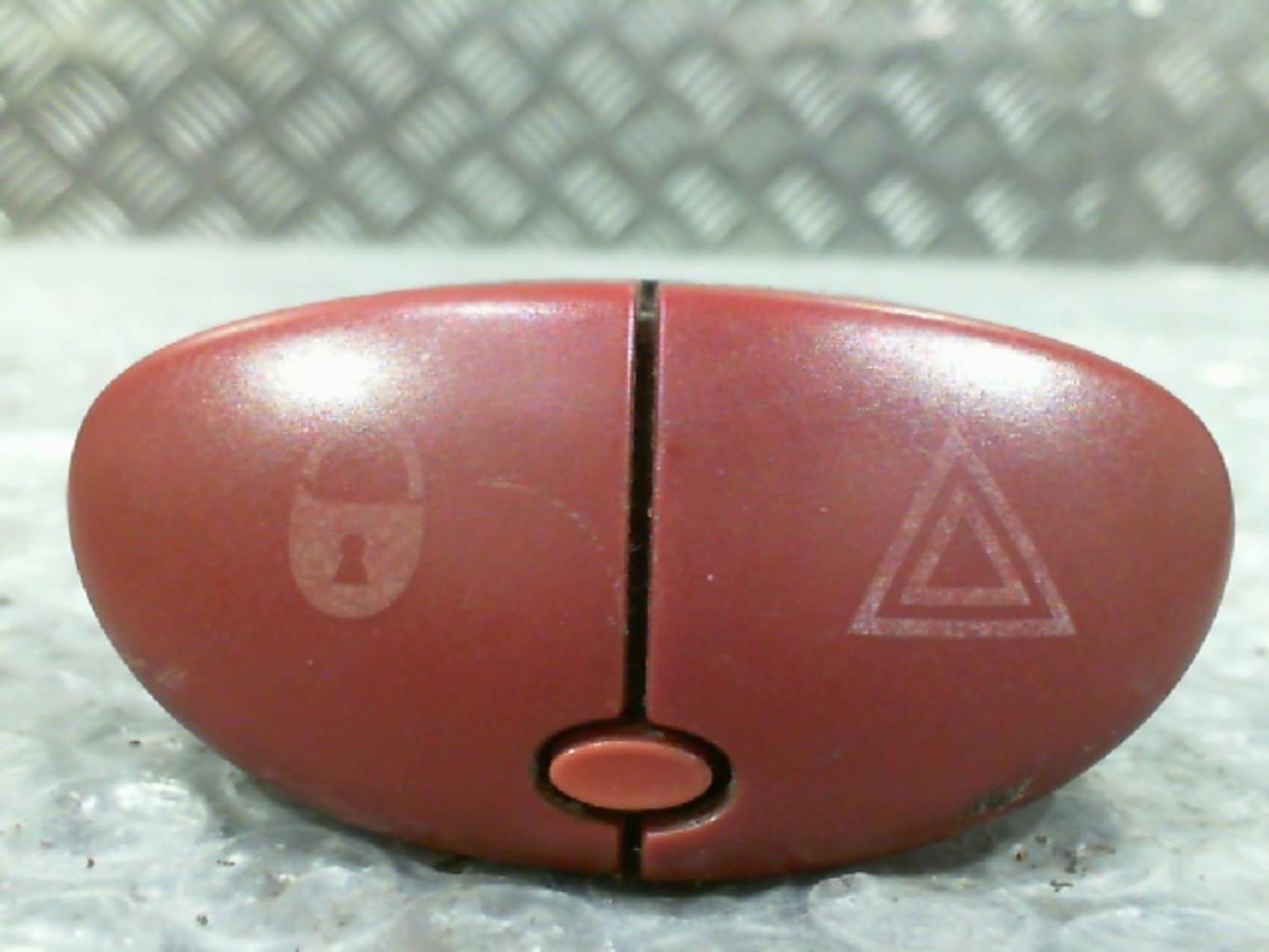 Bouton de warning PEUGEOT 206 PHASE 1 Diesel - 1