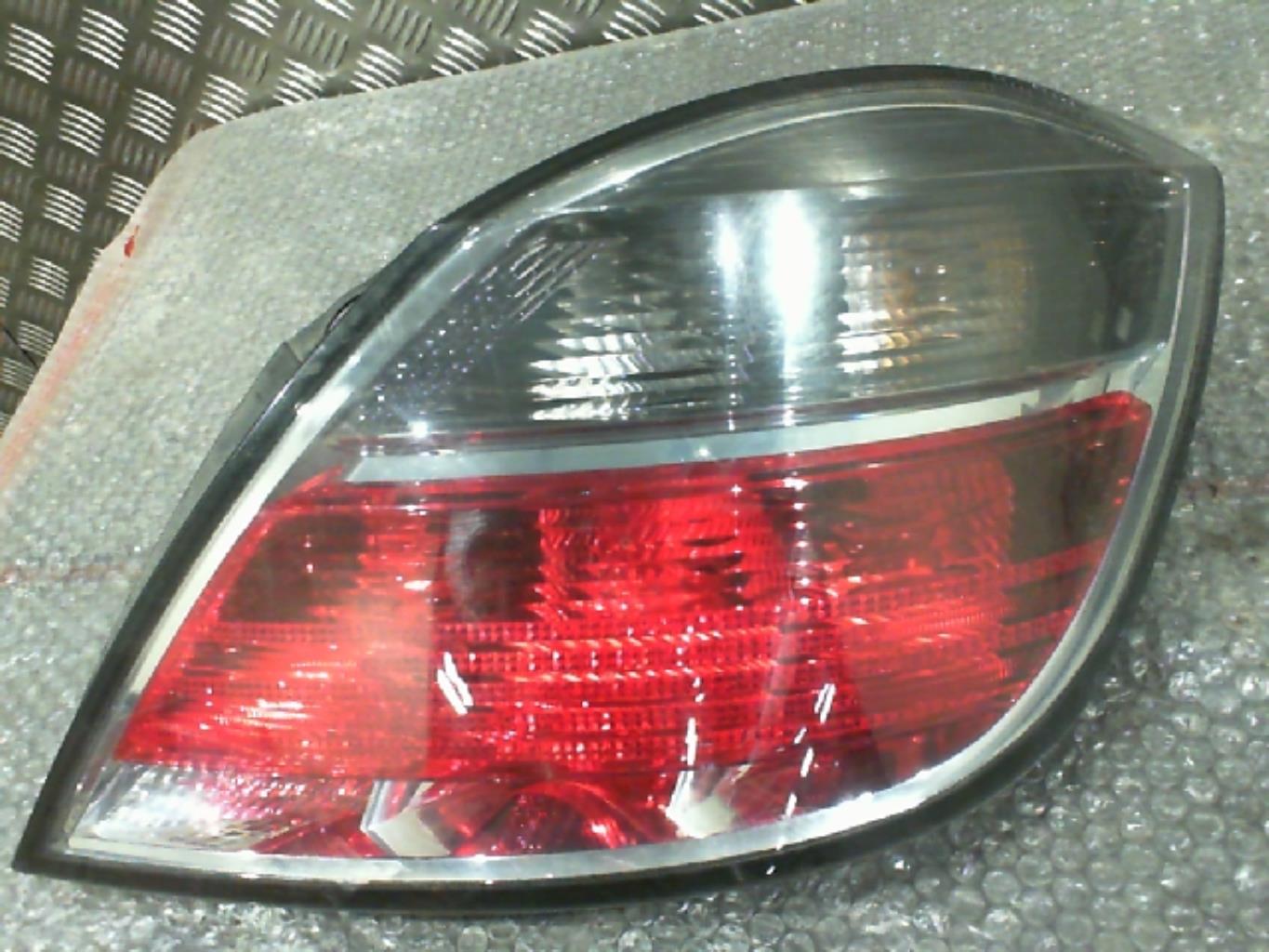 Fanale posteriore principale destro (luci) OPEL ASTRA H PHASE 2 Diésel - 1