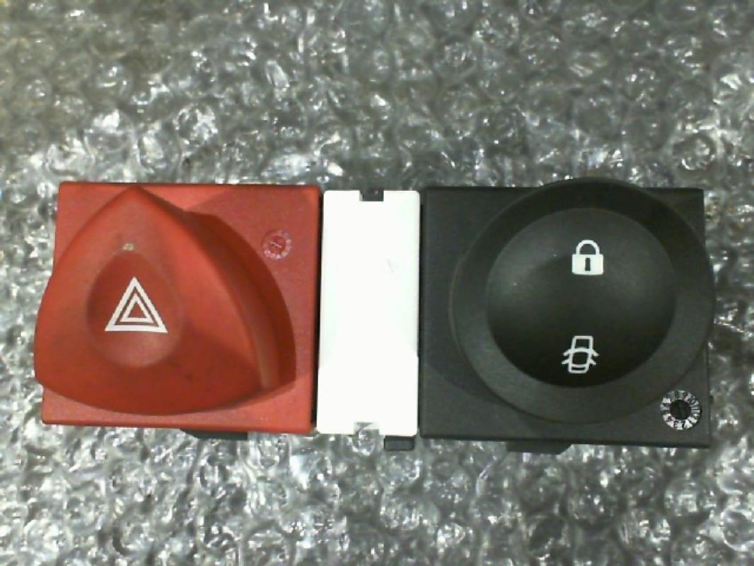 Bouton de warning RENAULT MEGANE 2 PHASE 2 Essence - 1