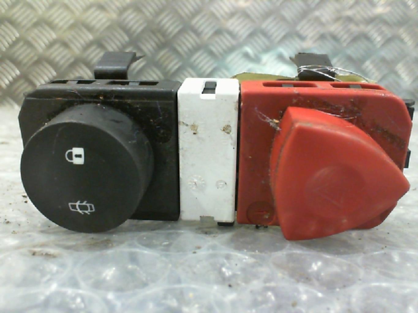 Bouton de warning RENAULT SCENIC 2 PHASE 2 Diesel - 1