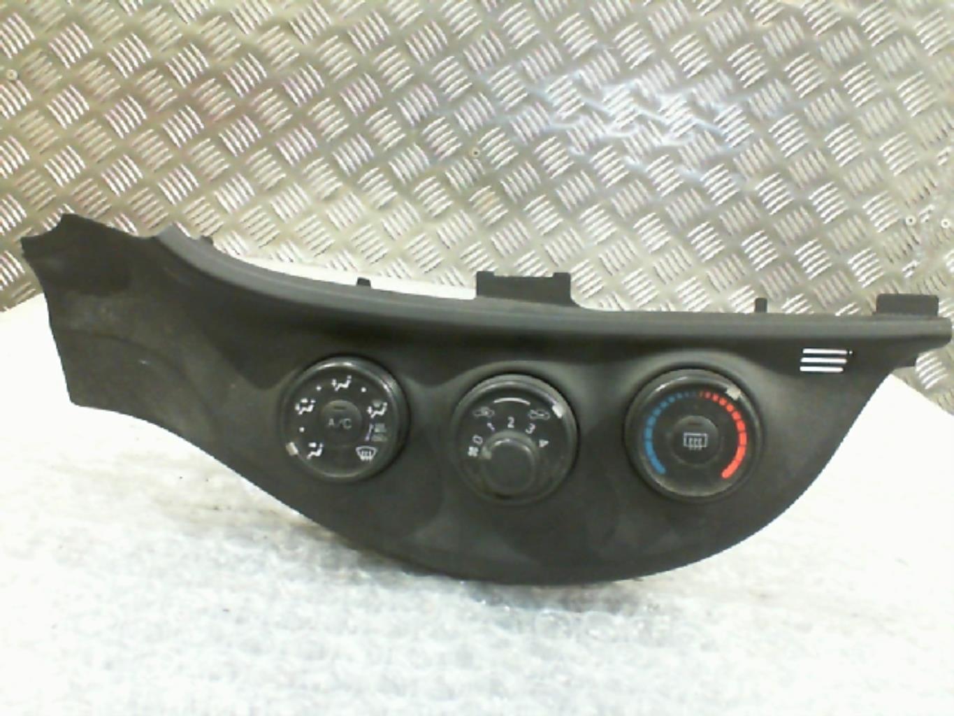 Commande chauffage TOYOTA YARIS 3 PHASE 1 Essence - 1