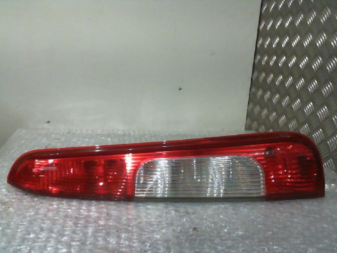 Fanale posteriore principale destro (luci) FORD C-MAX 1 PHASE 1 Diésel - 1
