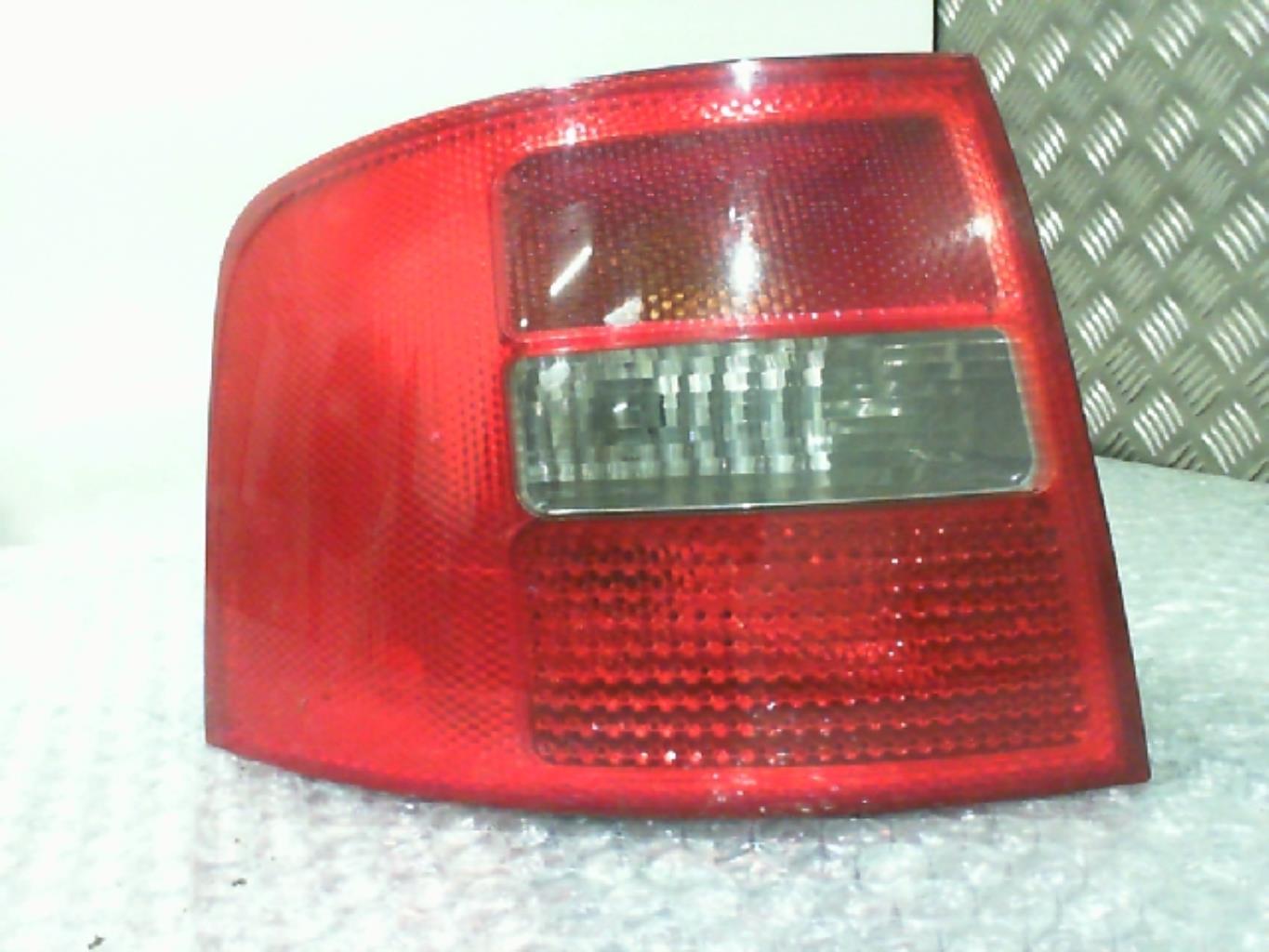 Feu arriere principal gauche (feux) AUDI A6 2 AVANT PHASE 2 BREAK Diesel - 1