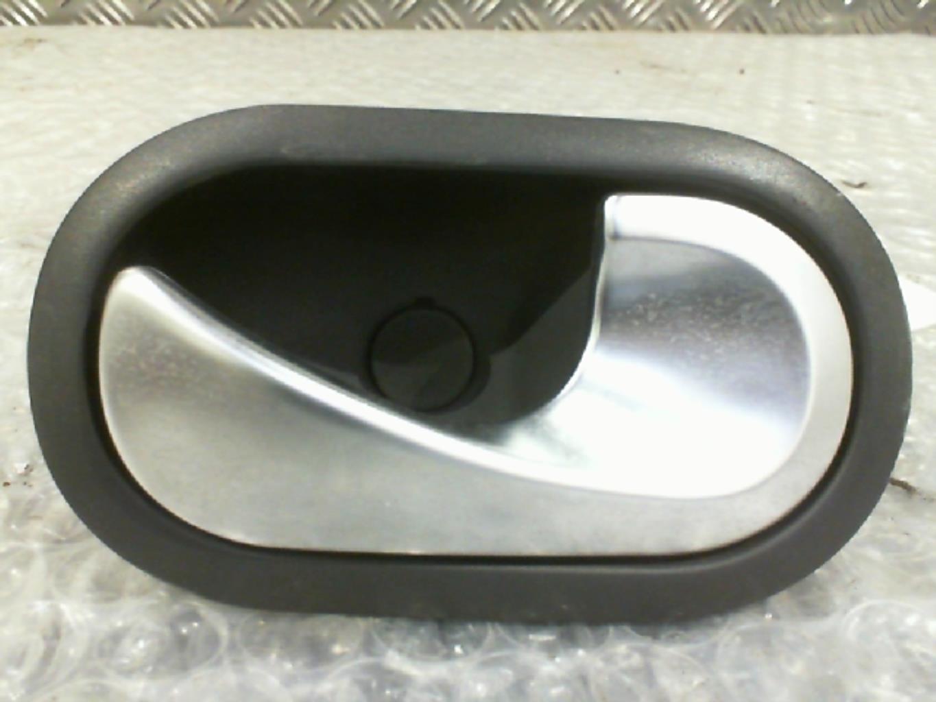 Maniglia interna posteriore destra RENAULT CLIO 3 PHASE 1 Diésel - 1