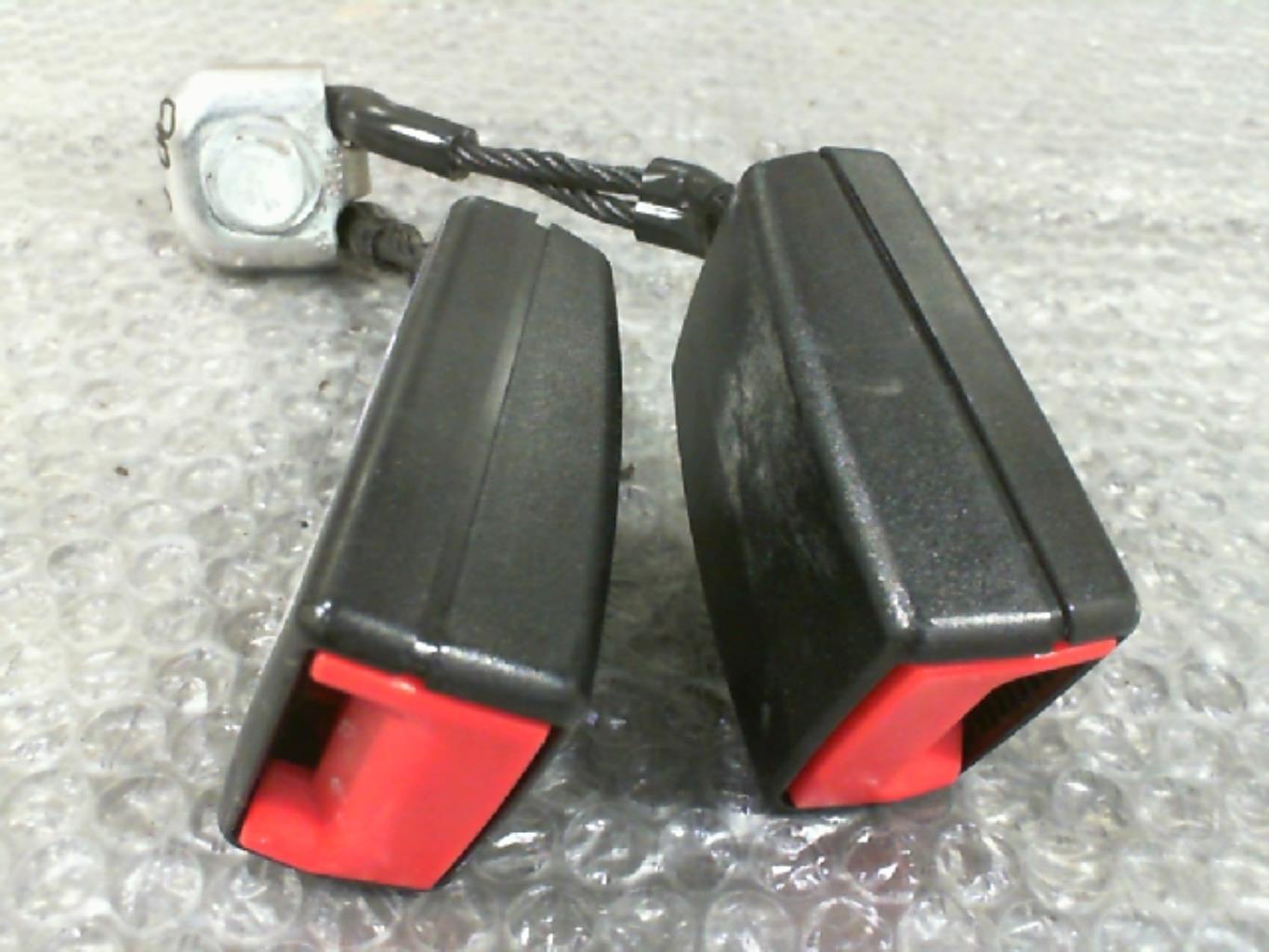 Aggancio cintura sicurezza posteriore sinistro VOLKSWAGEN POLO 5 PHASE 1 Diésel - 1