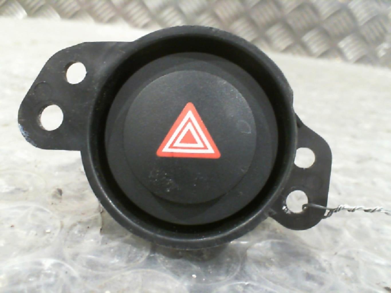 Bouton de warning CITROEN C1 2 Essence - 1
