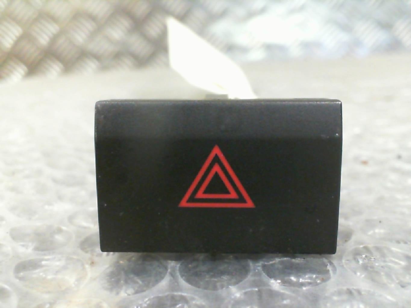 Interruttore luci emergenza VOLKSWAGEN POLO 5 PHASE 1 Diésel - 1
