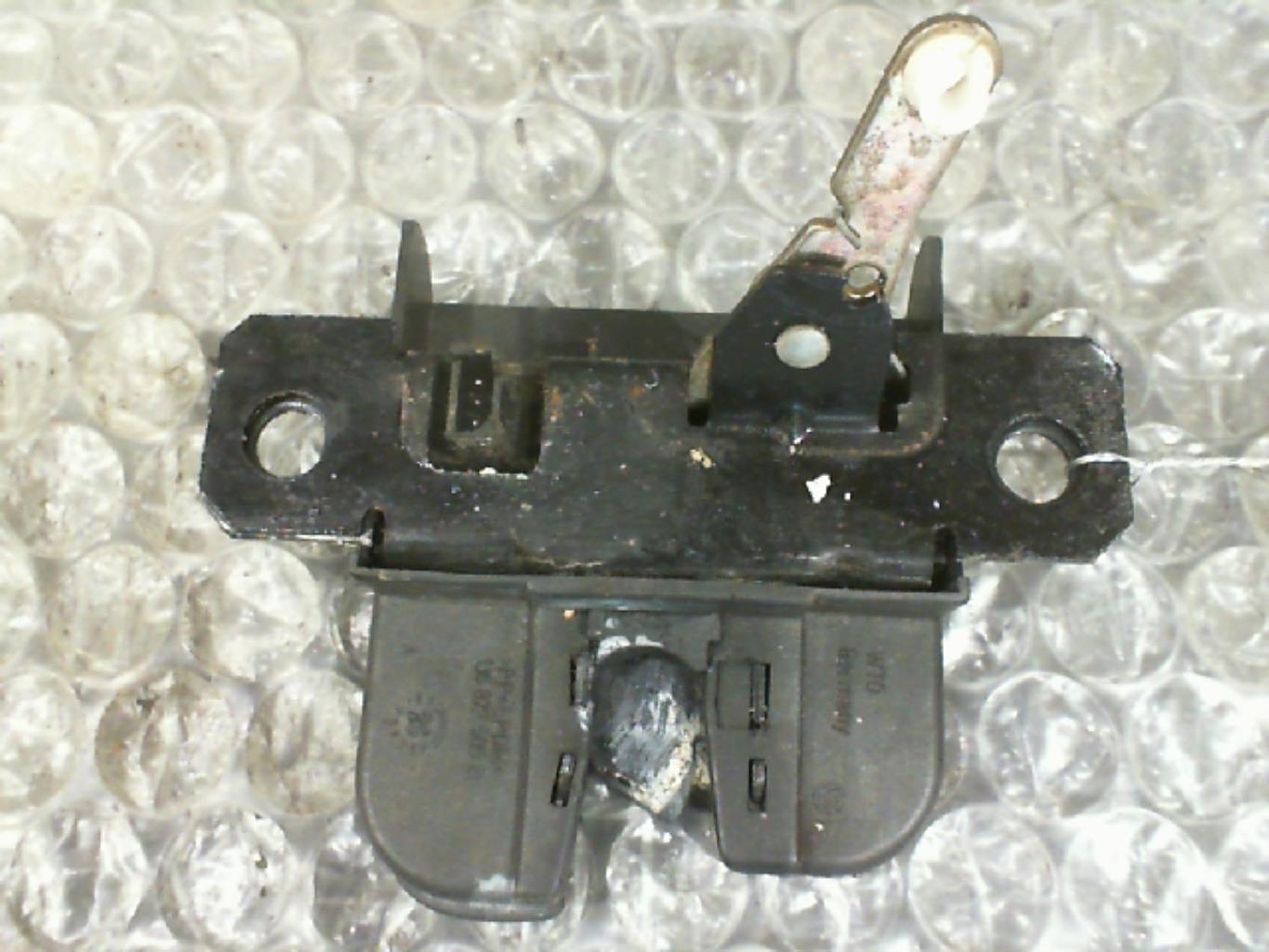Serrure de coffre VOLKSWAGEN GOLF 4 Essence - 1
