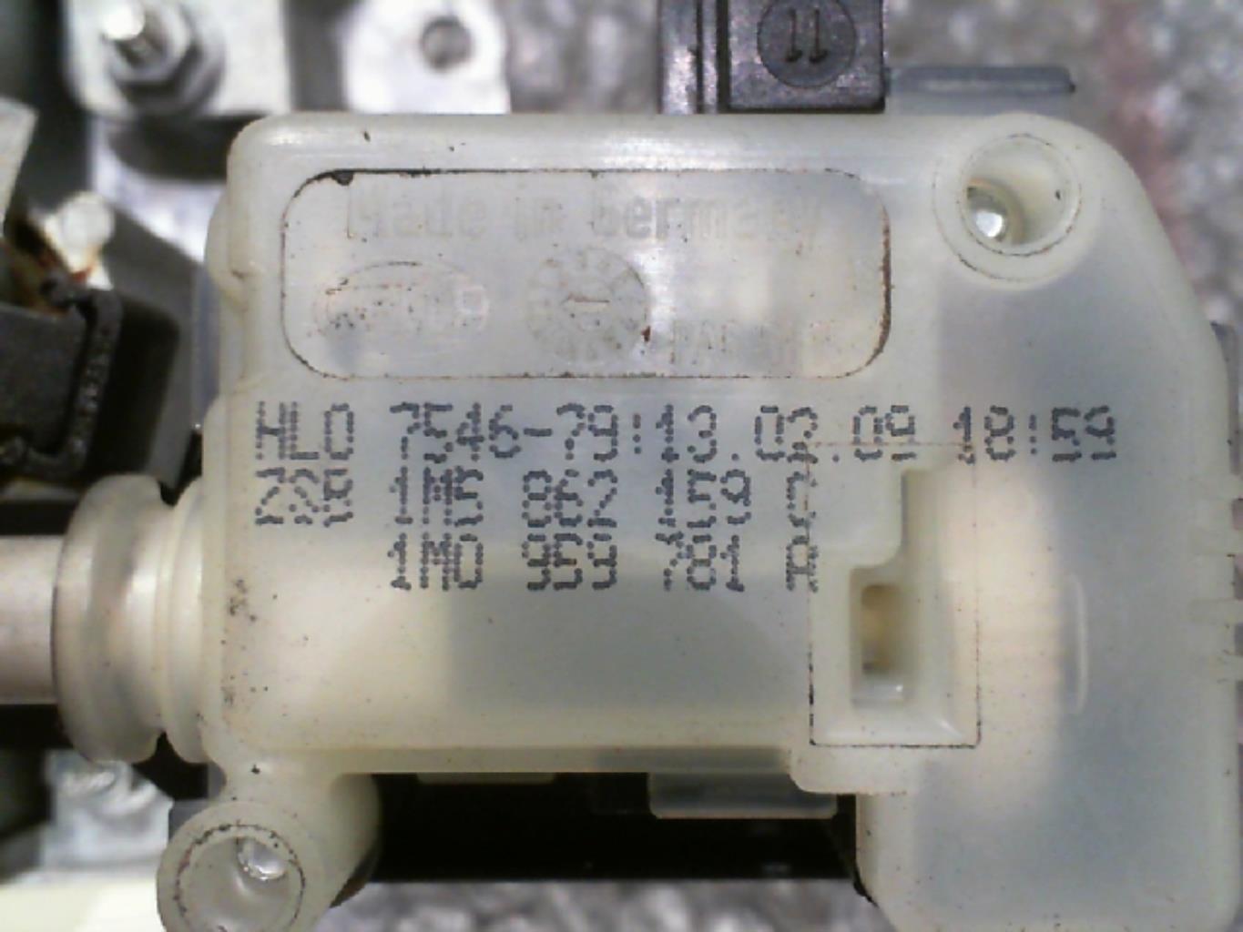 Bouton de coffre SEAT IBIZA 3 PHASE 2 Diesel - 1