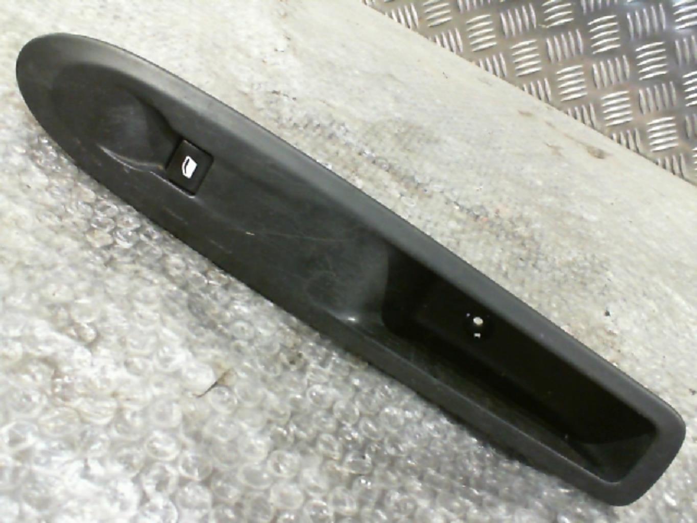 Interruttore lavacristalli anteriore destro CITROEN DS3 PHASE 1 Diésel - 1