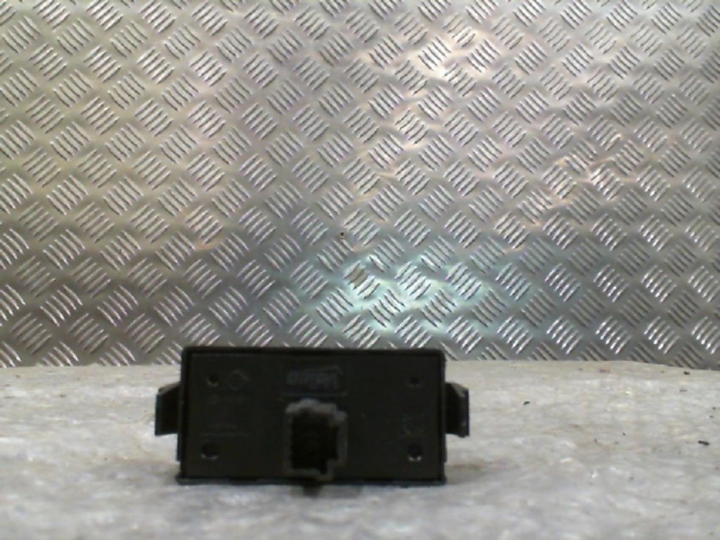 Bouton de warning DACIA SANDERO 2 PHASE 2 Essence - 1