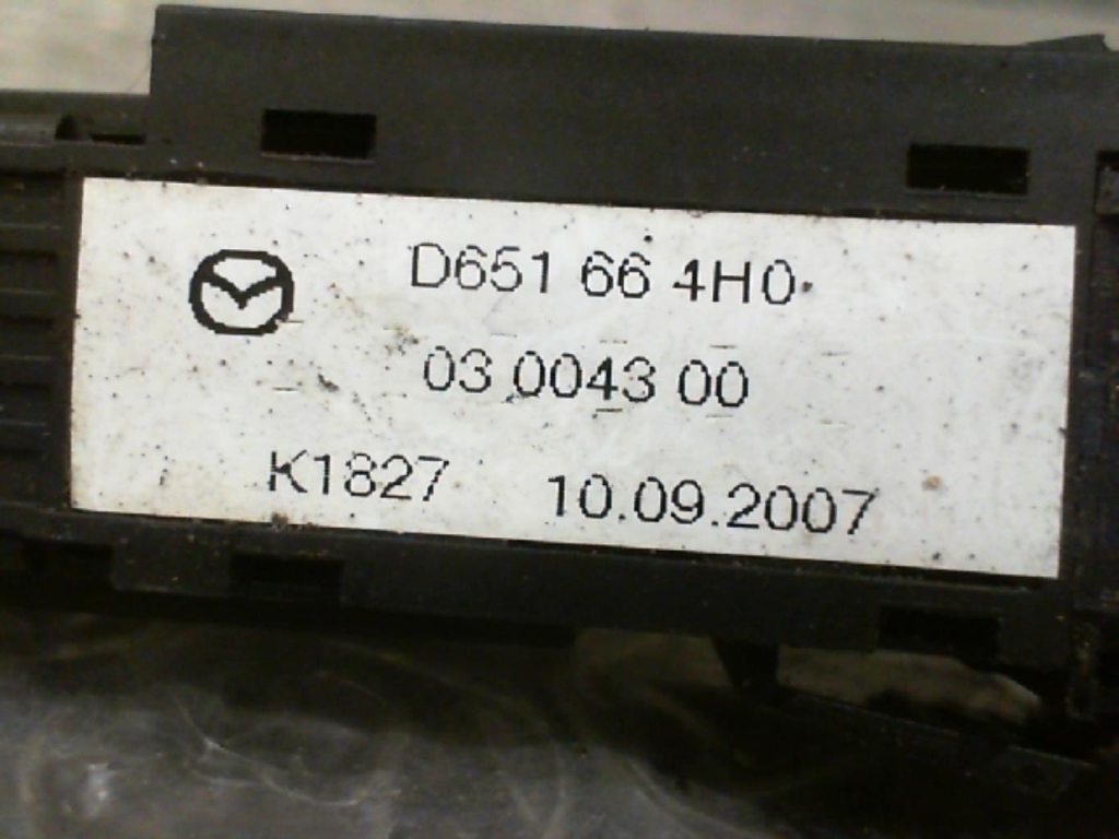 Bouton de warning MAZDA 2 2 PHASE 1 Essence - 1