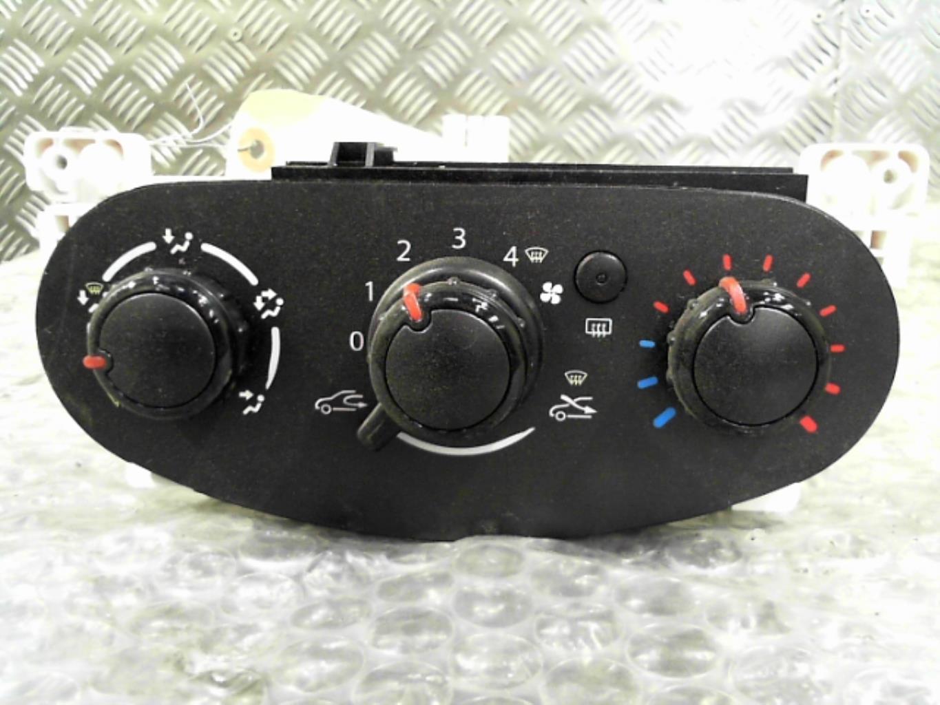 Commande chauffage RENAULT TWINGO 3 Essence - 1