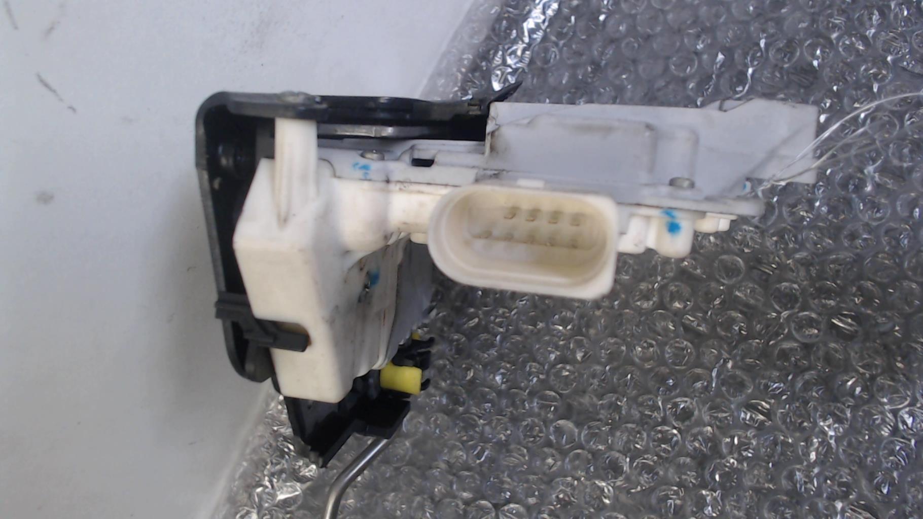 Serrure avant gauche AUDI A4 2 AVANT PHASE 2 BREAK Diesel - 1