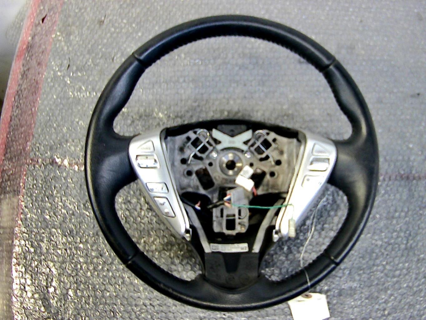Volant NISSAN NOTE 2 Diesel - 1