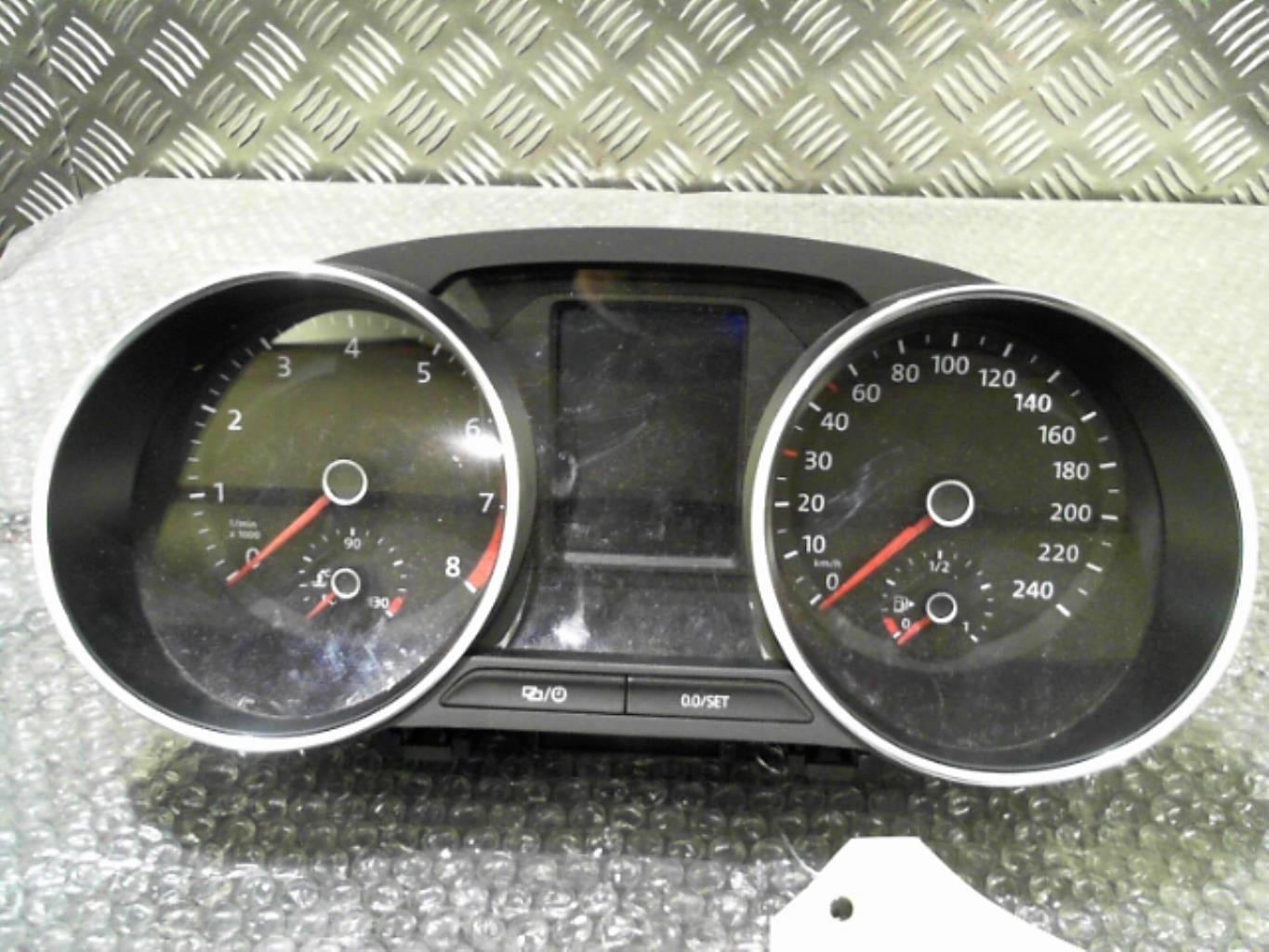 Compteur VOLKSWAGEN POLO 5 PHASE 2 Essence - 1