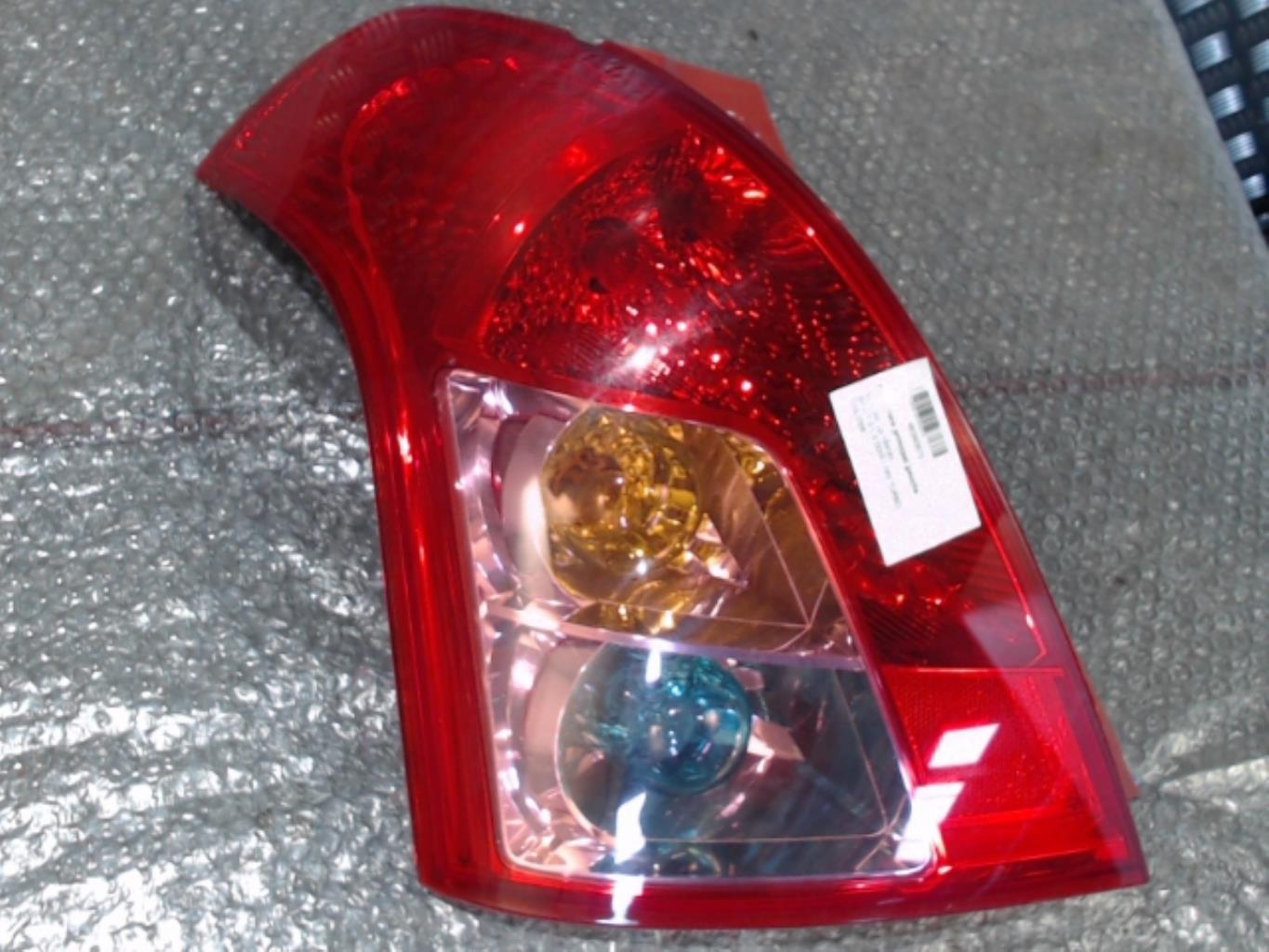 Fanale posteriore principale sinistro (luci) SUZUKI SWIFT 3 Diésel - 1