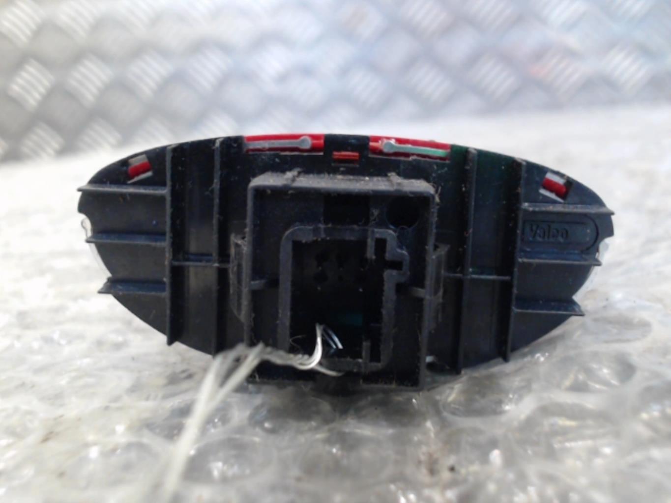 Bouton de warning PEUGEOT 206  - 1
