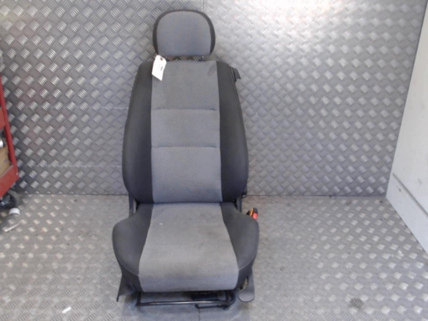 Siege avant droit OPEL TIGRA 2 TWINTOP CABRIOLET Essence - 1