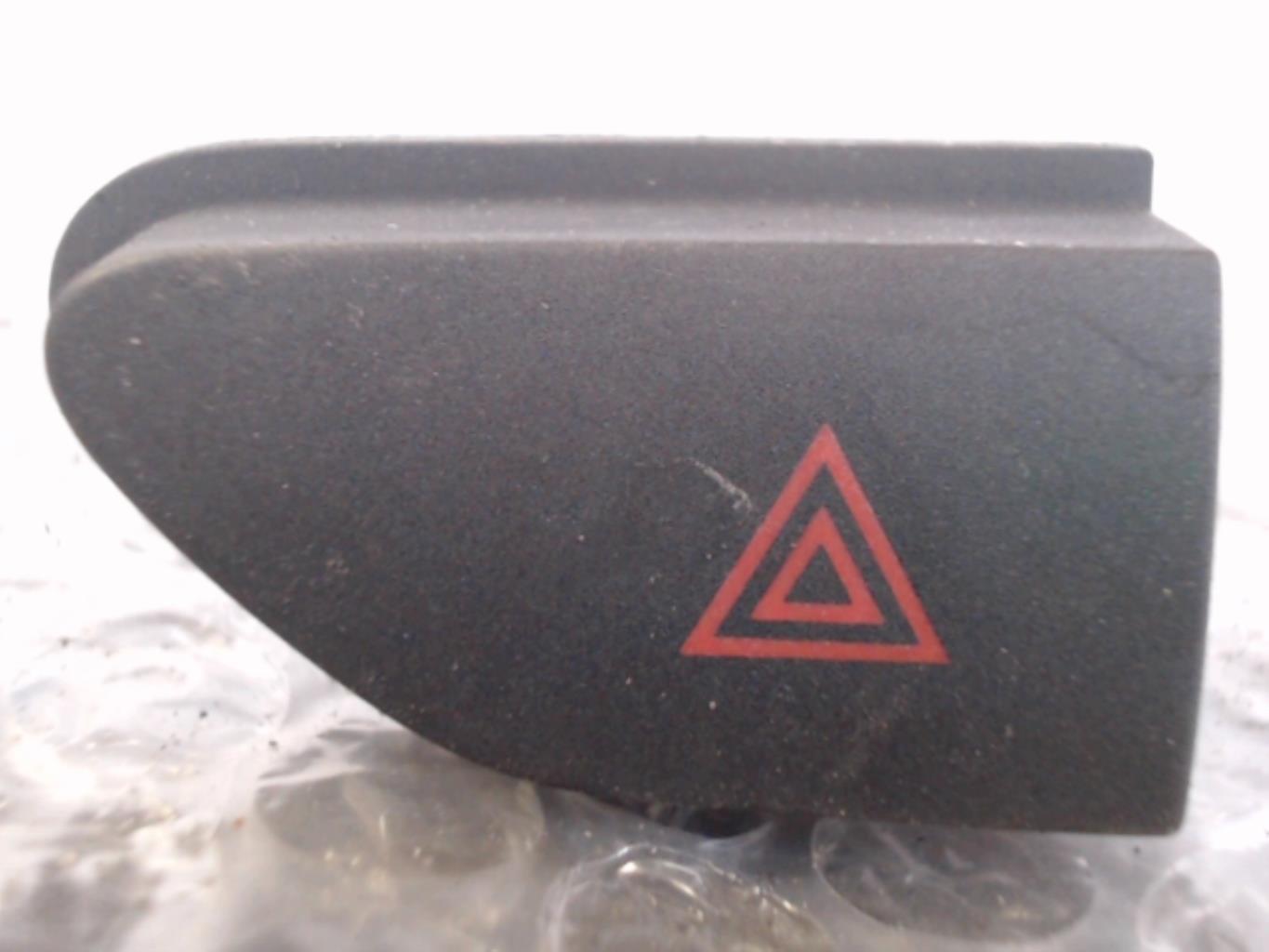 Bouton de warning DACIA DUSTER 1 PHASE 2 Diesel - 1