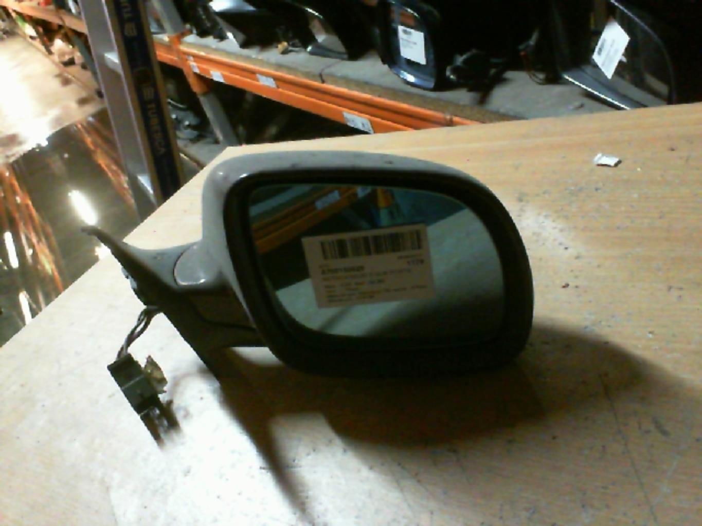 Retroviseur droit AUDI A4 1 AVANT PHASE 1 BREAK Essence - 1