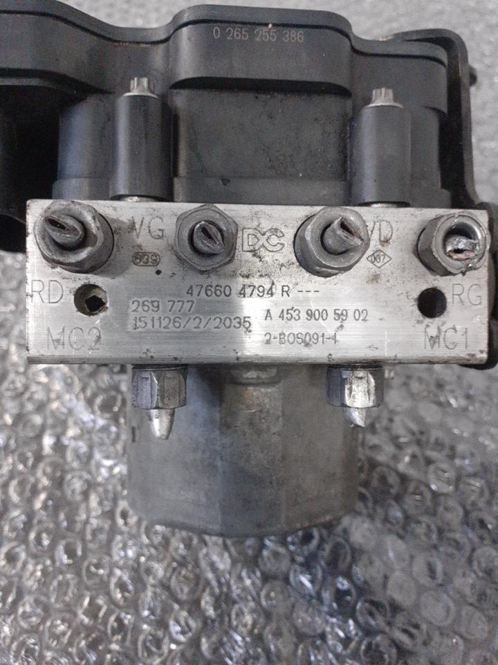 Bloc ABS (freins anti-blocage) RENAULT TWINGO 3 PHASE 1 Essence - 1
