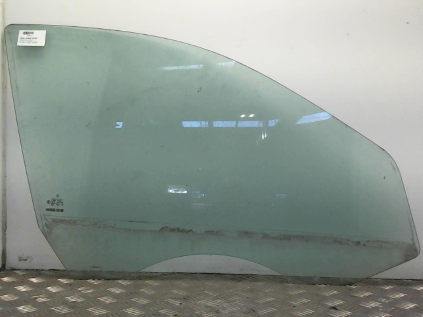 Vitre avant droit MERCEDES CLASSE E 211 PHASE 1 Diesel - 1
