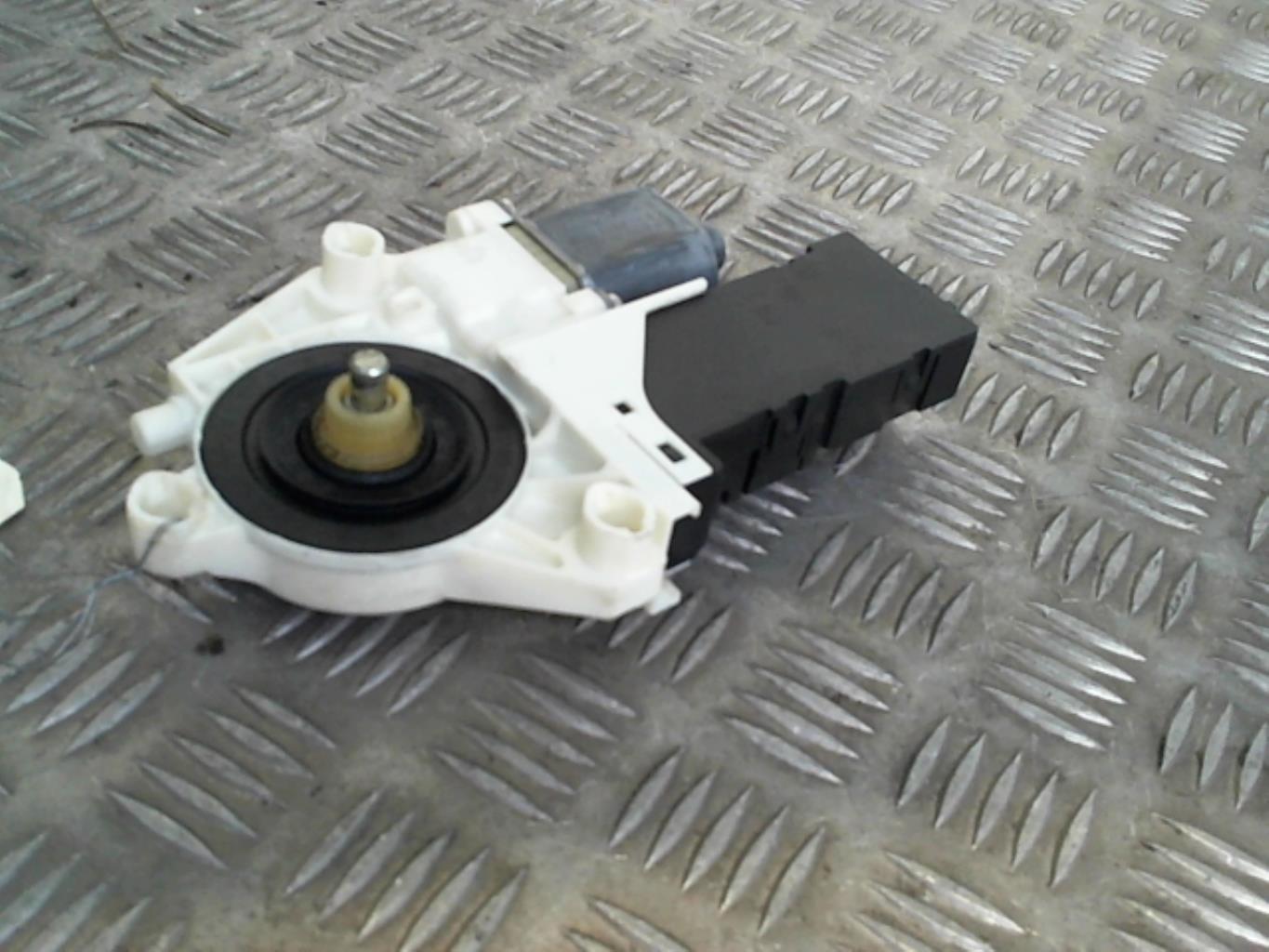 Motore alzacristalli anteriore destro PEUGEOT 407 PHASE 1 Diésel - 1