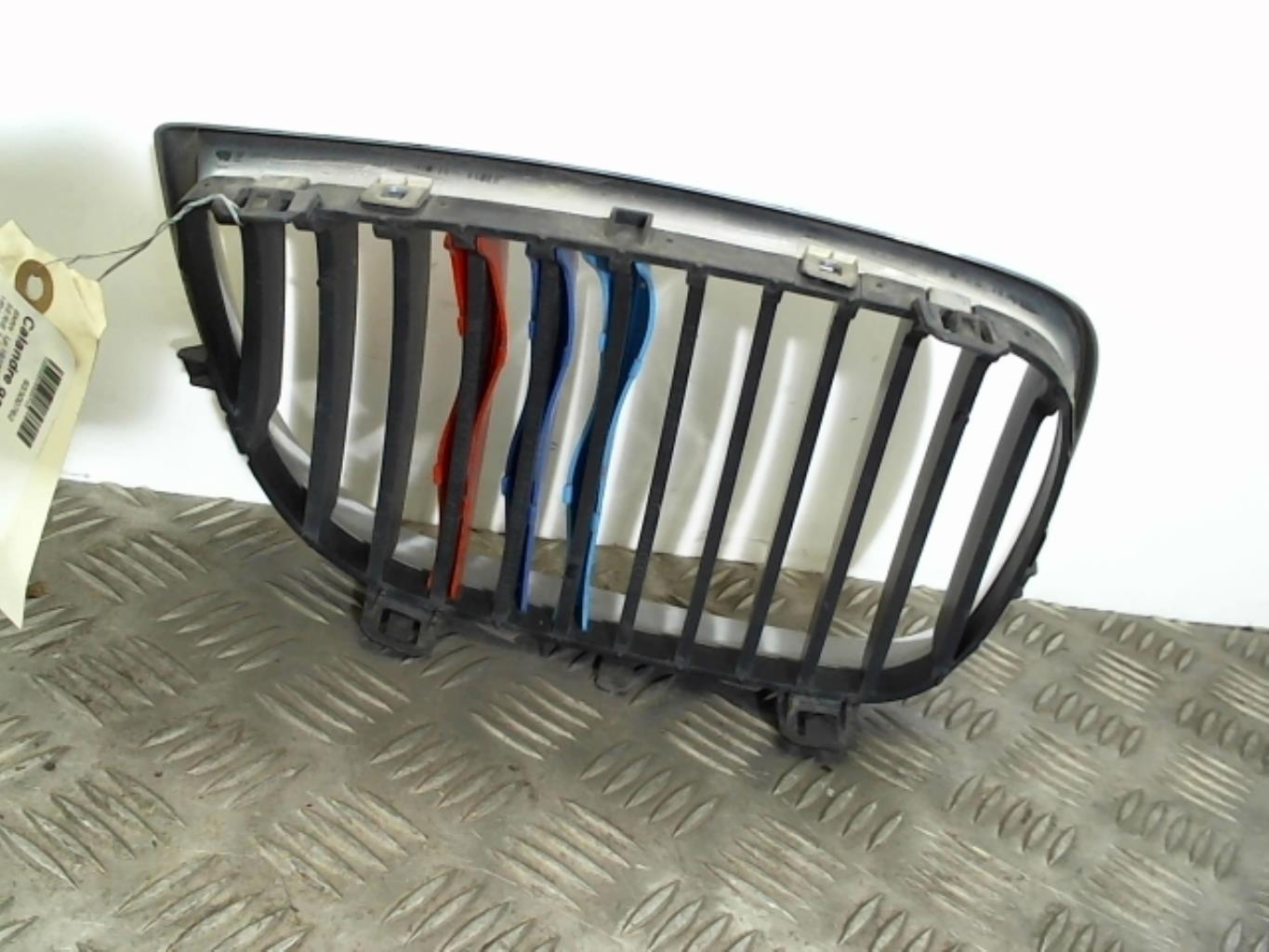 Calandre gauche BMW SERIE 1 E87 PHASE 1 Essence - 1
