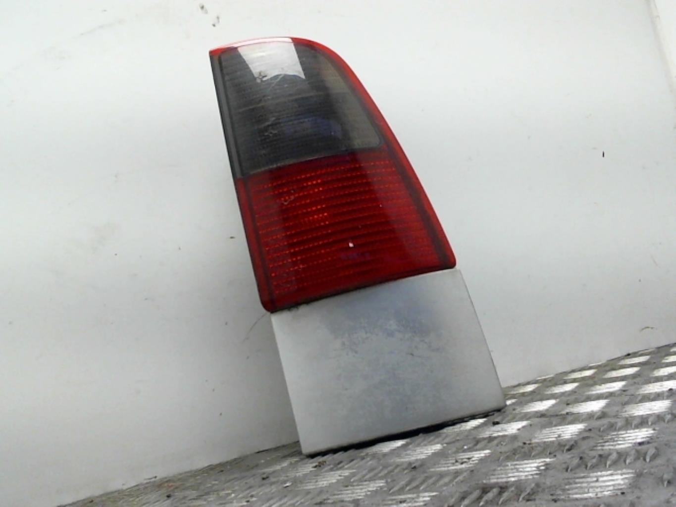 Fanale posteriore principale destro (luci) SEAT CORDOBA 1 VARIO PHASE 2 BREAK Diésel - 1