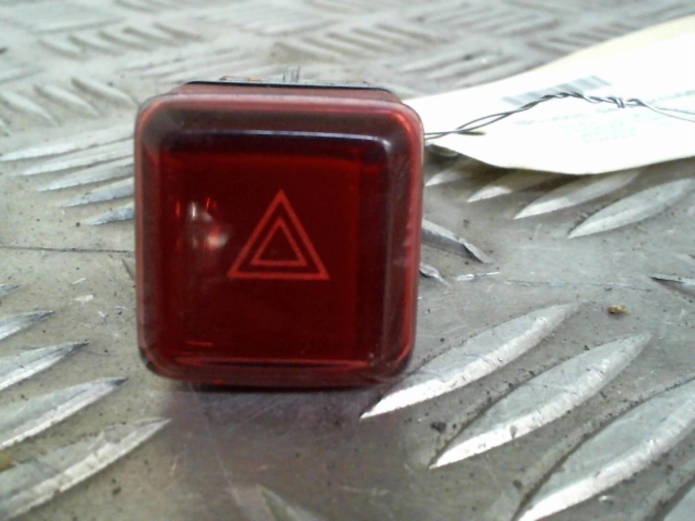 Bouton de warning CITROEN C3 PICASSO PHASE 2 Essence - 1