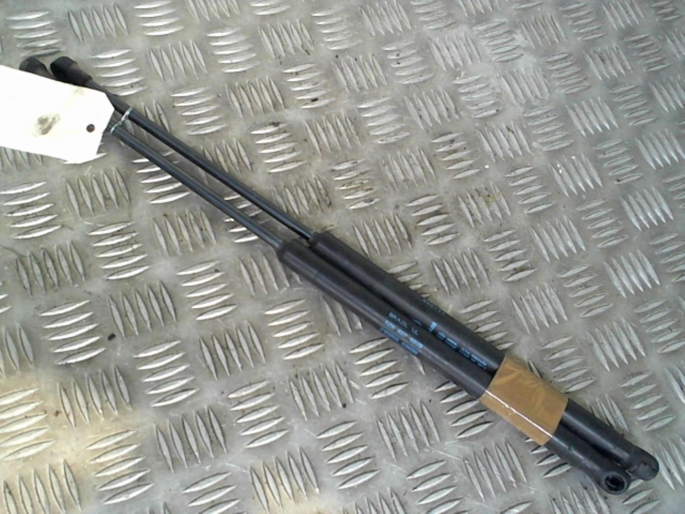 Verin de coffre VOLKSWAGEN FOX Essence - 1