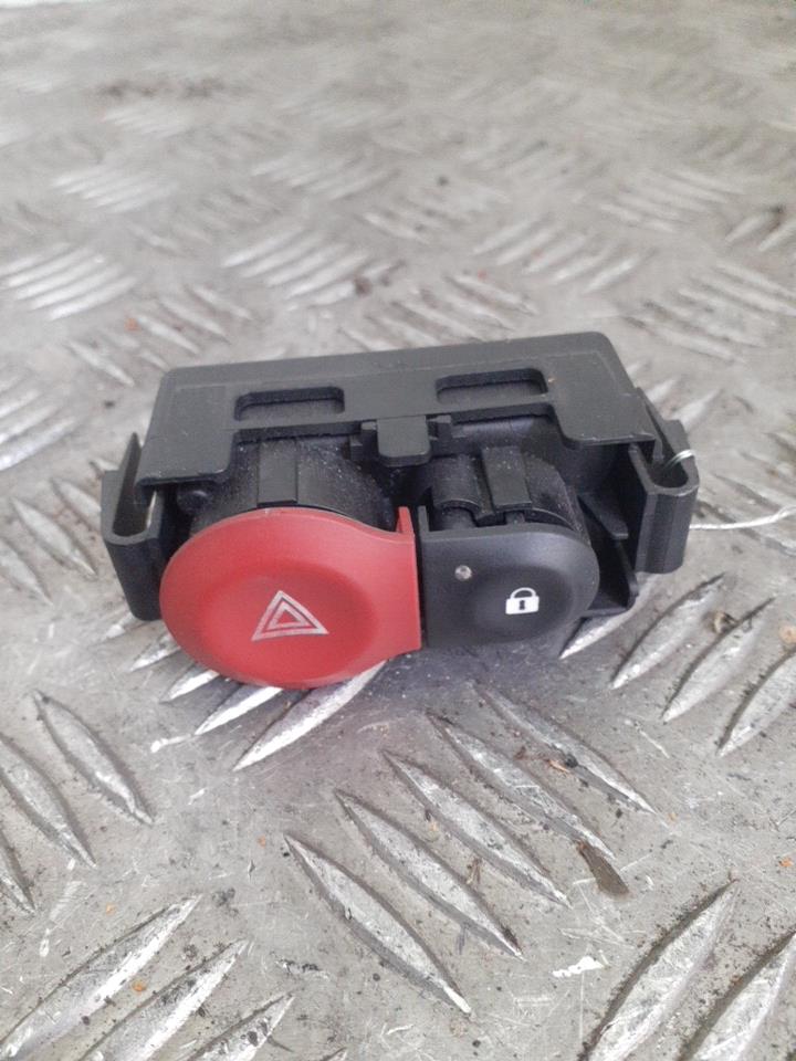 Bouton de warning RENAULT CLIO 3 PHASE 1 Diesel - 1