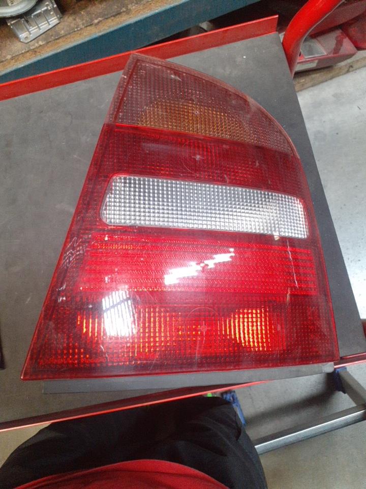 Fanale posteriore principale destro (luci) SKODA OCTAVIA 1 PHASE 1 Diésel - 1
