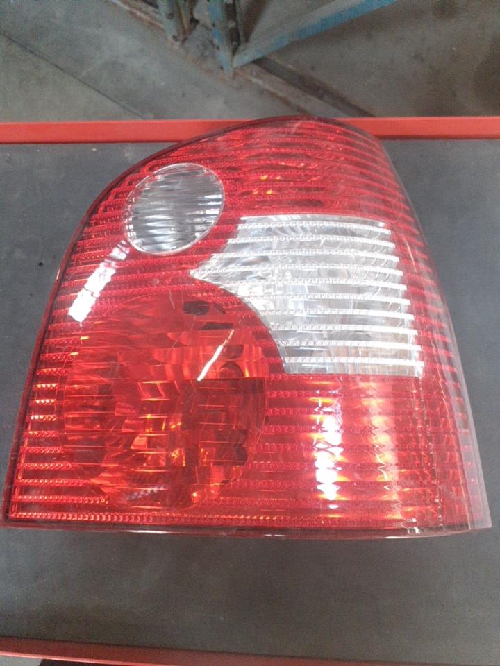 Fanale posteriore principale destro (luci) VOLKSWAGEN POLO 4 PHASE 1 Diésel - 1