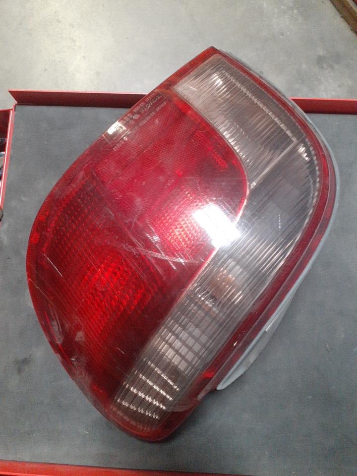 Fanale posteriore principale destro (luci) TOYOTA YARIS 1 PHASE 1 Diésel - 1