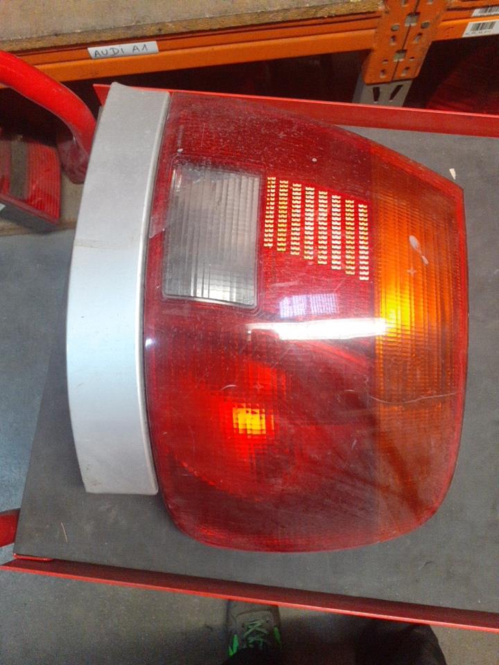 Fanale posteriore principale destro (luci) AUDI A4 1 Diésel - 1