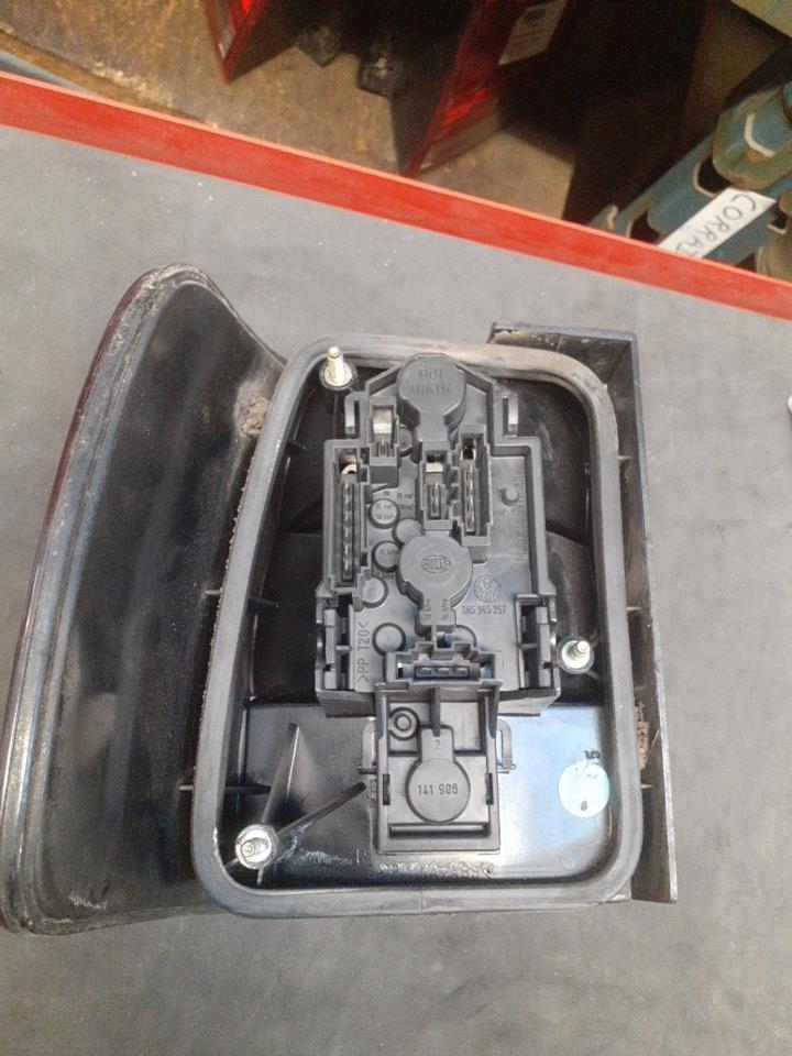 Fanale posteriore principale destro (luci) VOLKSWAGEN PASSAT 4 PHASE 1 BREAK Diésel - 1
