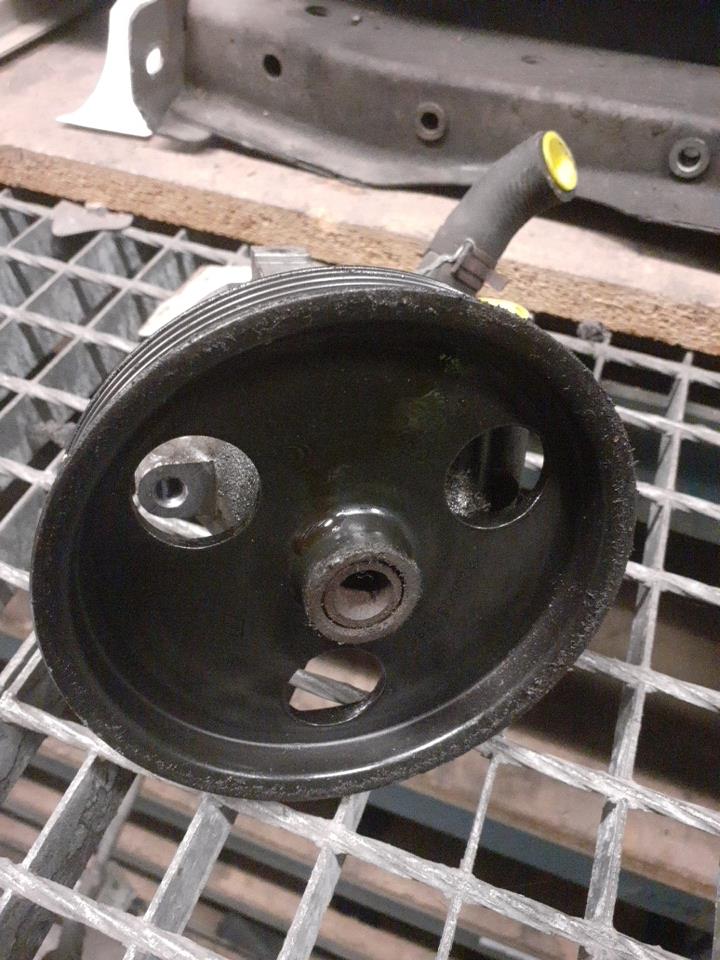 Pompe de direction RENAULT LAGUNA 2 PHASE 1 Essence - 1