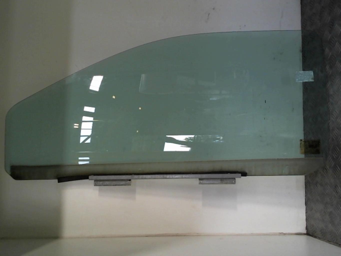 Vitre avant gauche RENAULT TWINGO 1 PHASE 3 Essence - 1