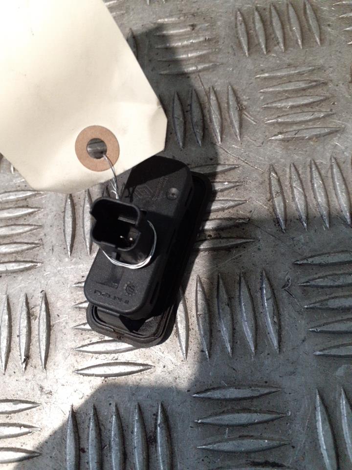 Bouton de coffre RENAULT SCENIC 3 PHASE 1 Diesel - 1